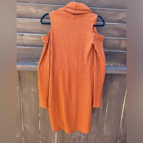 Soft, knit, cold shoulder dress by Socialite Womens Size S Rusty color - Picture 2 of 9